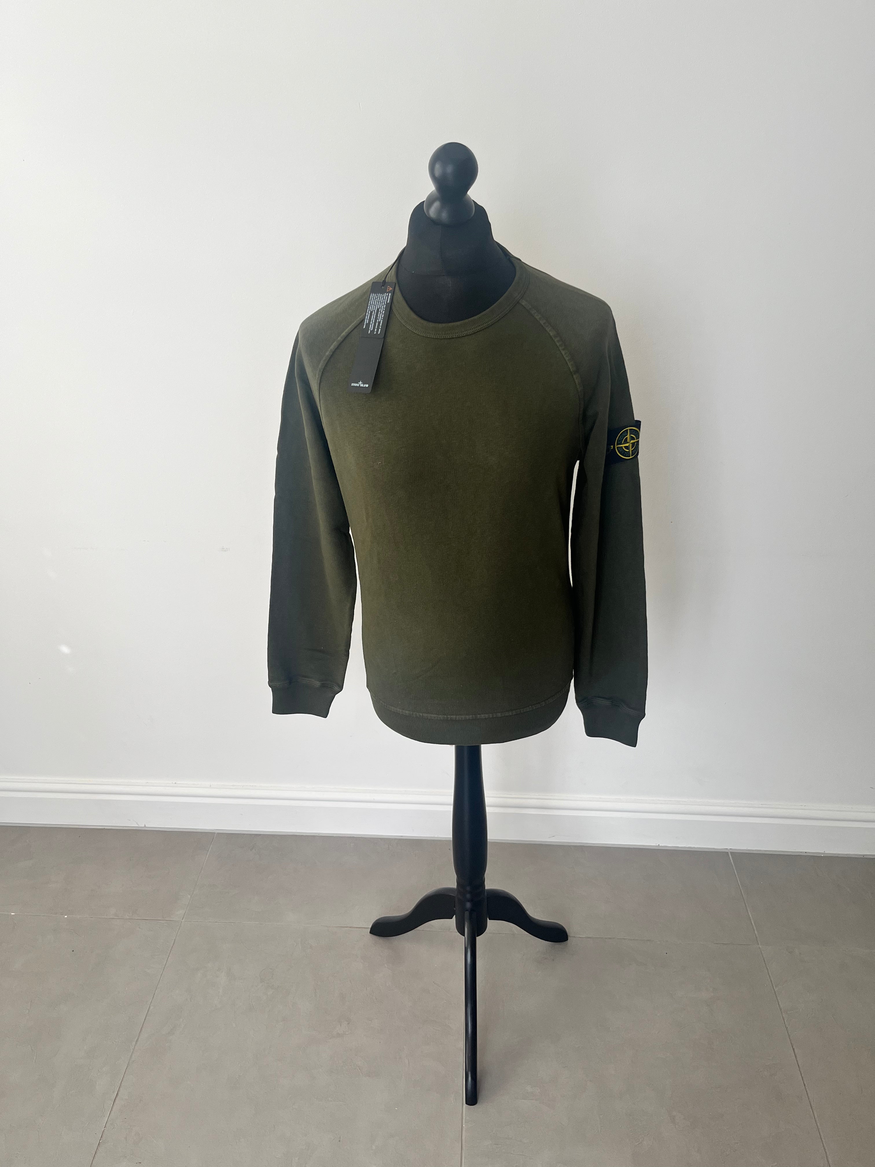 Stone island olive sweatshirt hotsell