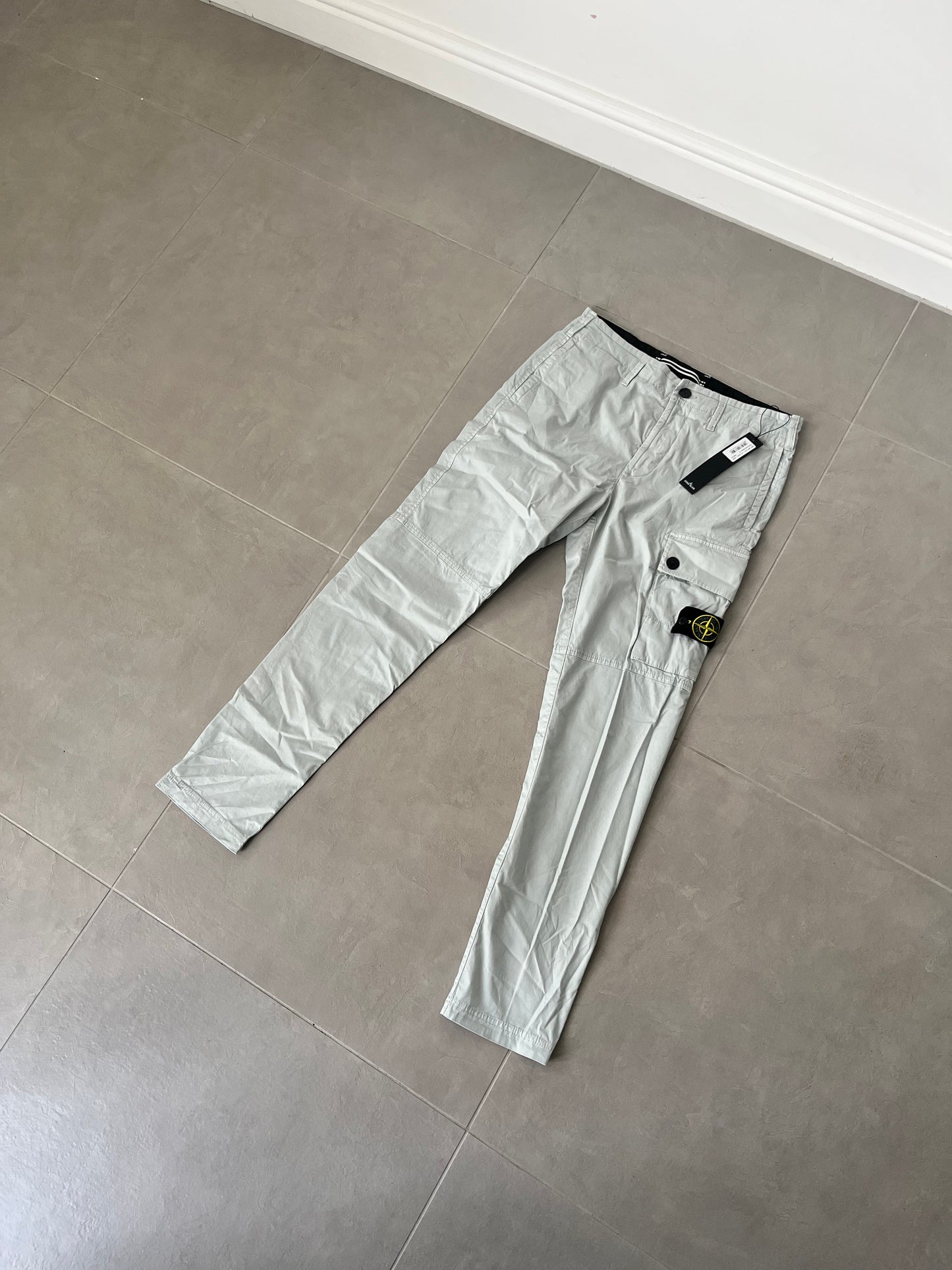 Stone Island Single Pocket Gabardine Cargo Pants (Pearl Grey)