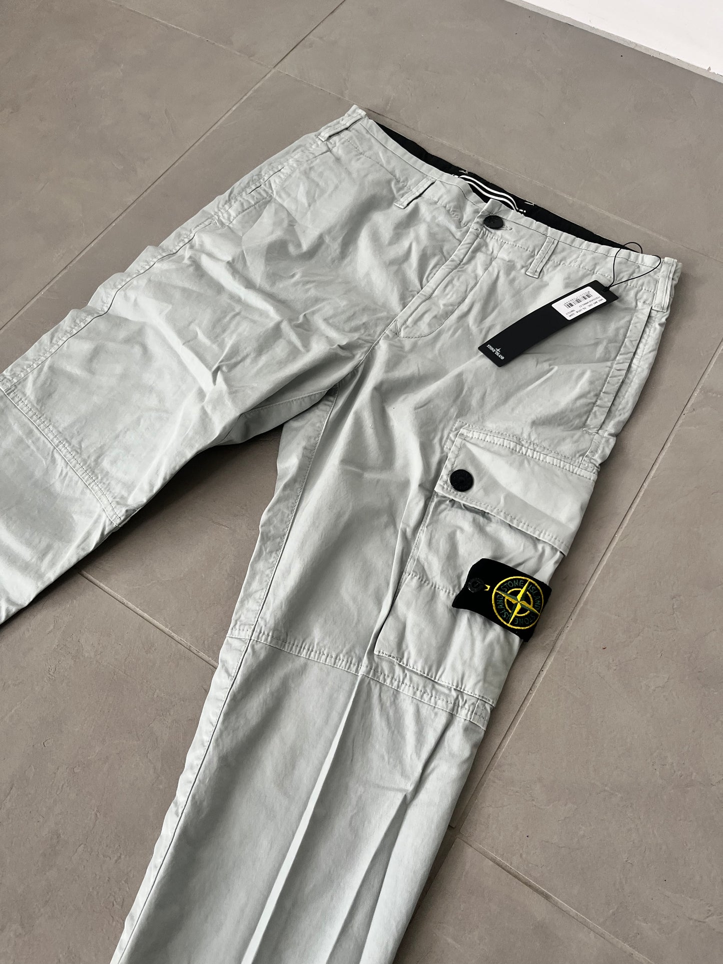 Stone Island Single Pocket Gabardine Cargo Pants (Pearl Grey)