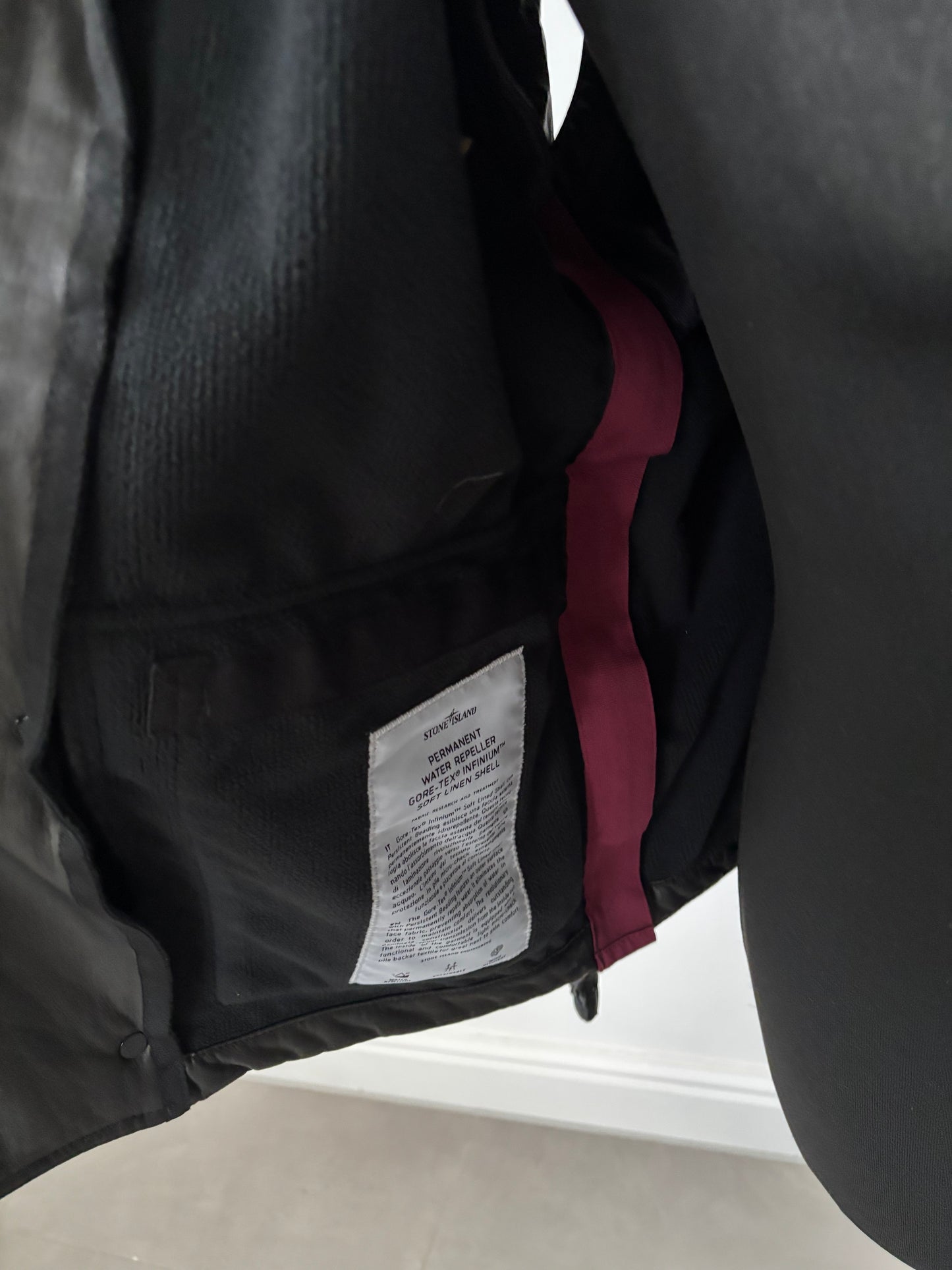 Stone Island Permanent Water Repeller Gore-Tex Infinium Soft Linen Shell (Black)