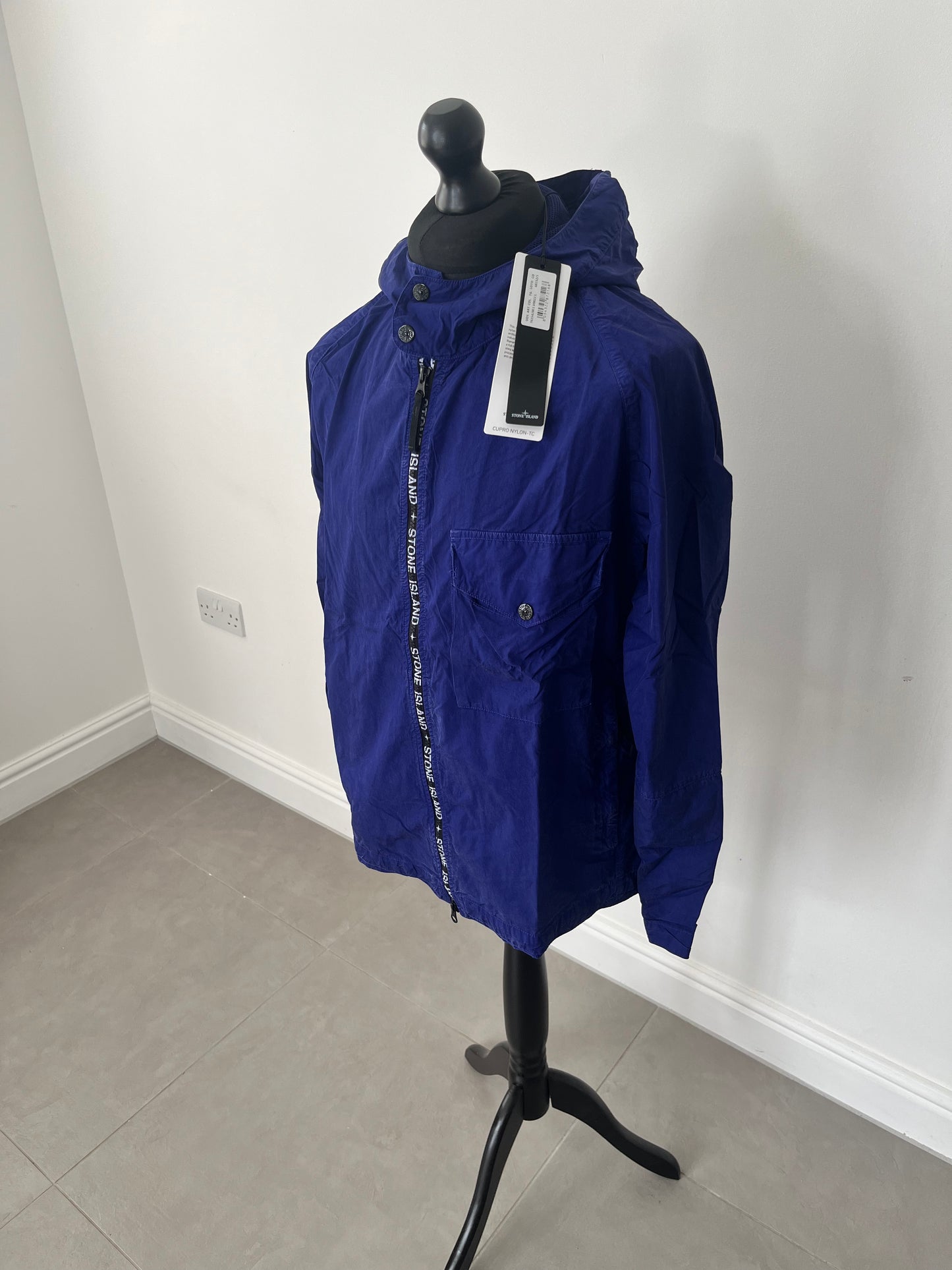 Stone Island Logo-Trim Zip-Front Hooded Jacket (Electric Blue)