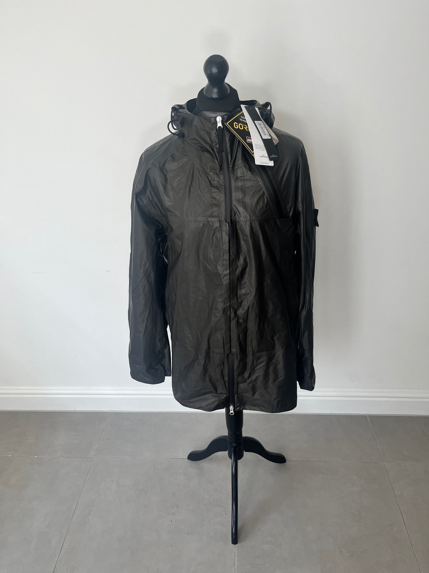 Stone Island Shadow Project Permanent Water Repeller Gore-Tex Product With Shakedry Product Technology (Black)