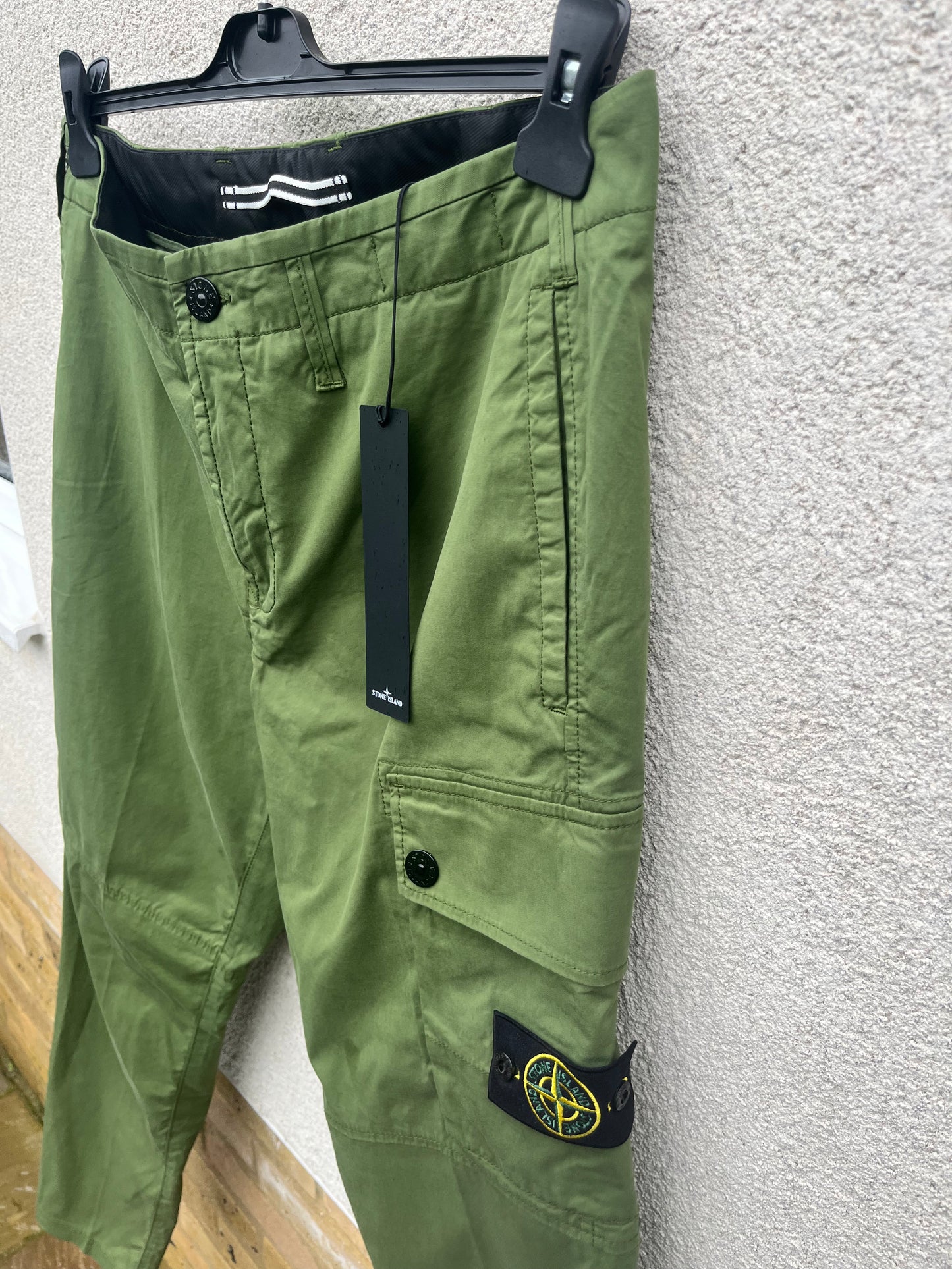 Stone Island Single Pocket Gabardine Cargo Pants (Olive)