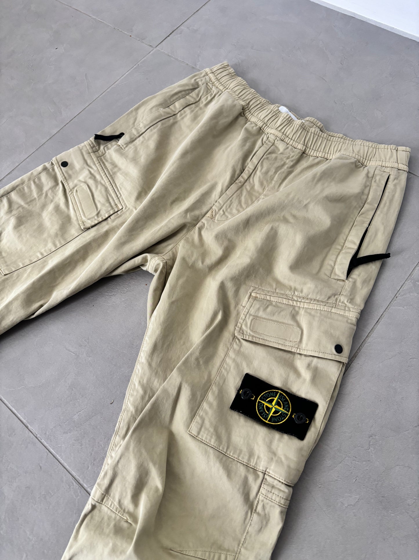 Stone Island Cuffed Cargo Pants (Beige)