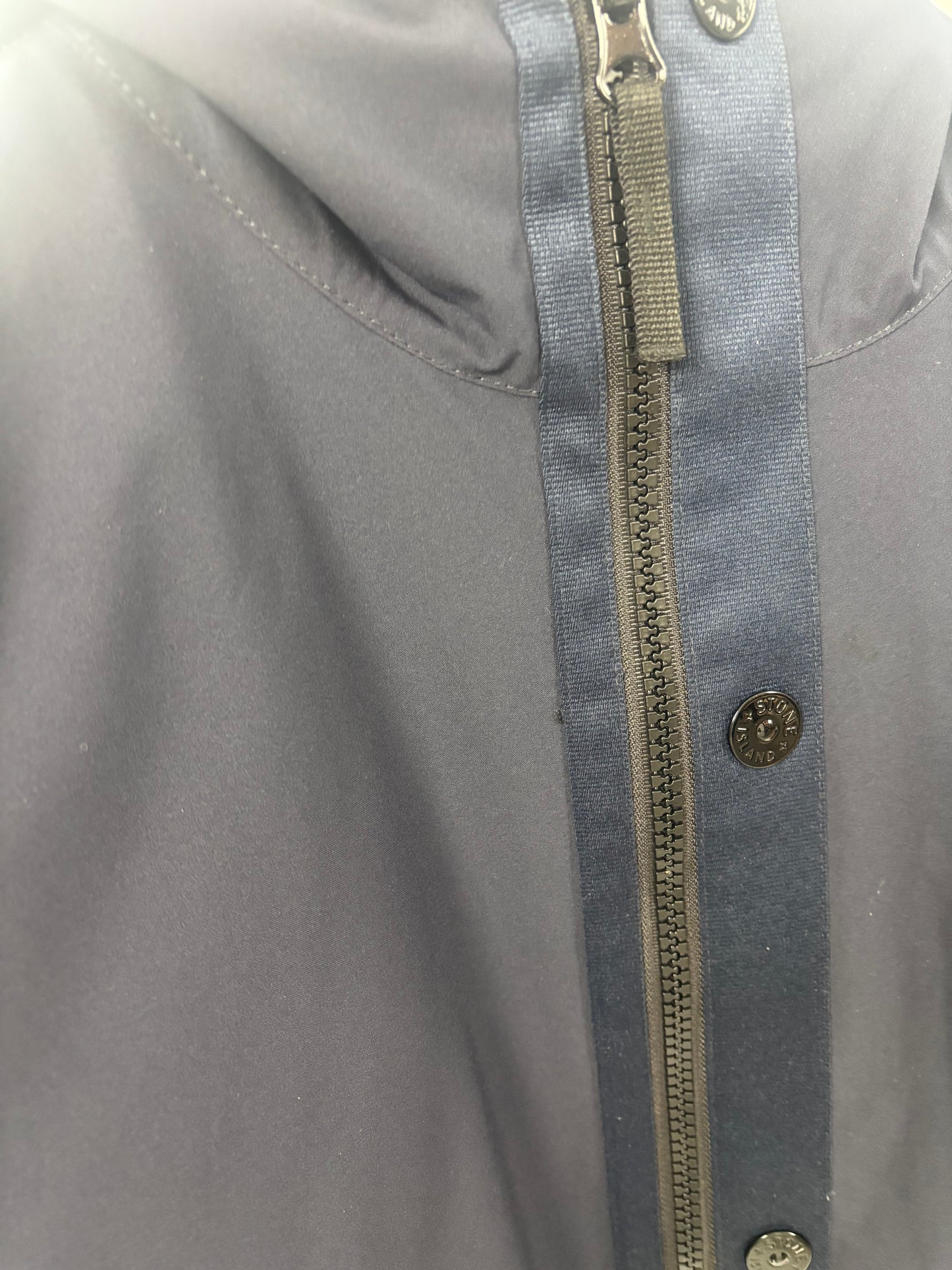 Stone Island Soft Shell-R e.dye Technology In Recycled Polyester With Primaloft Insulation Technology (Navy)
