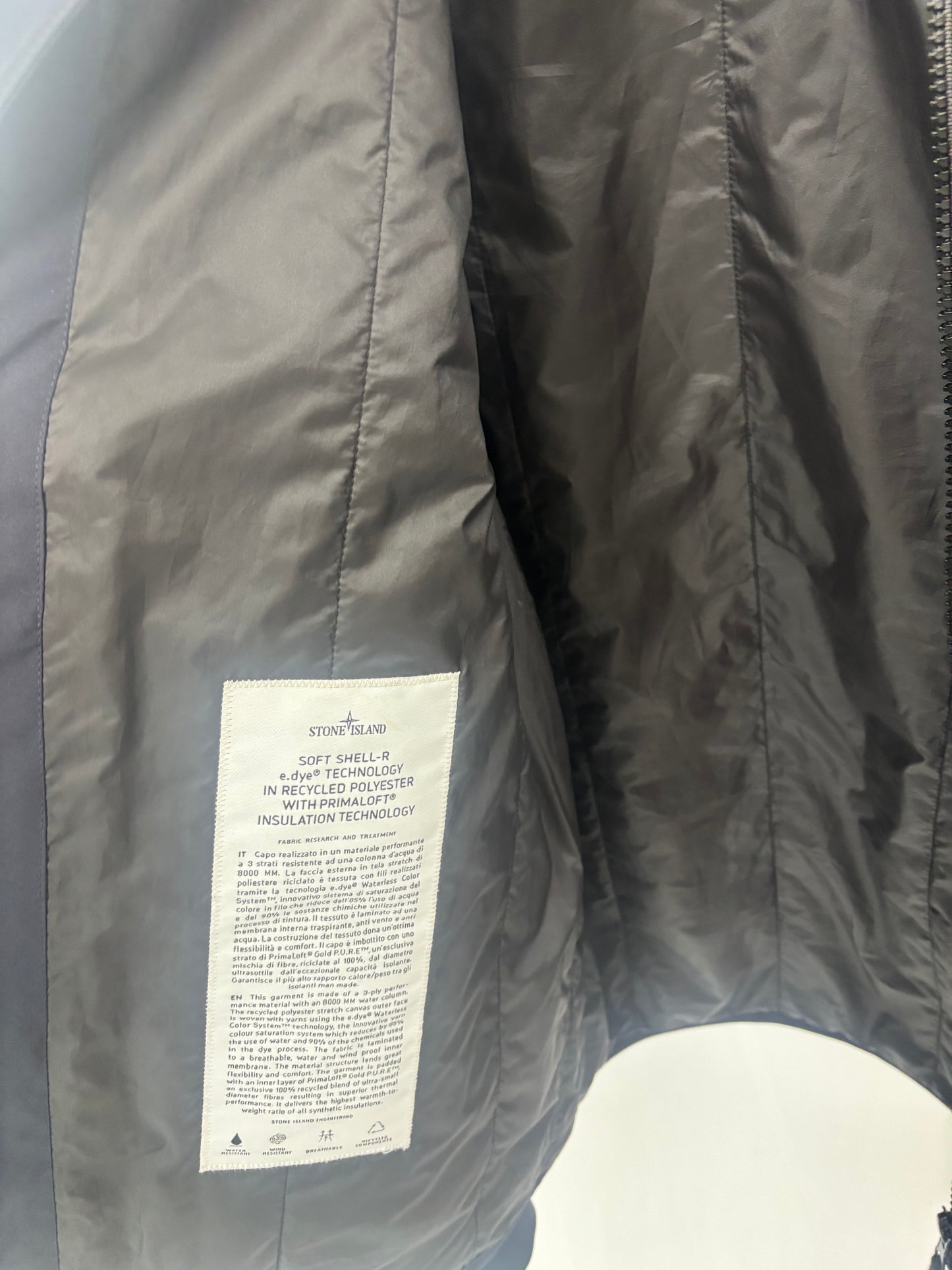 Stone Island Soft Shell-R e.dye Technology In Recycled Polyester With Primaloft Insulation Technology (Navy)