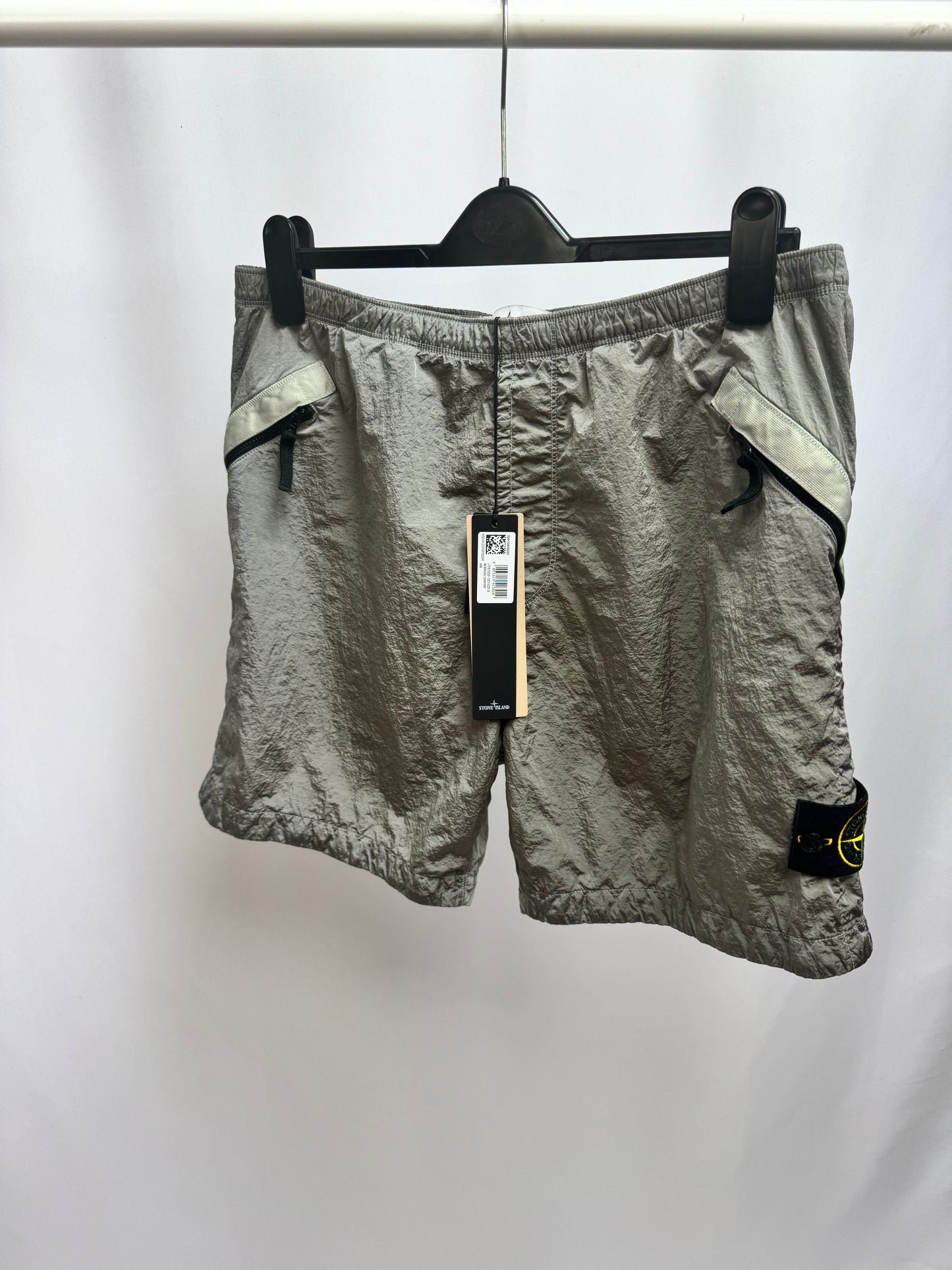 Stone Island Nylon Metal In Econyl Shorts (Pearl Grey)