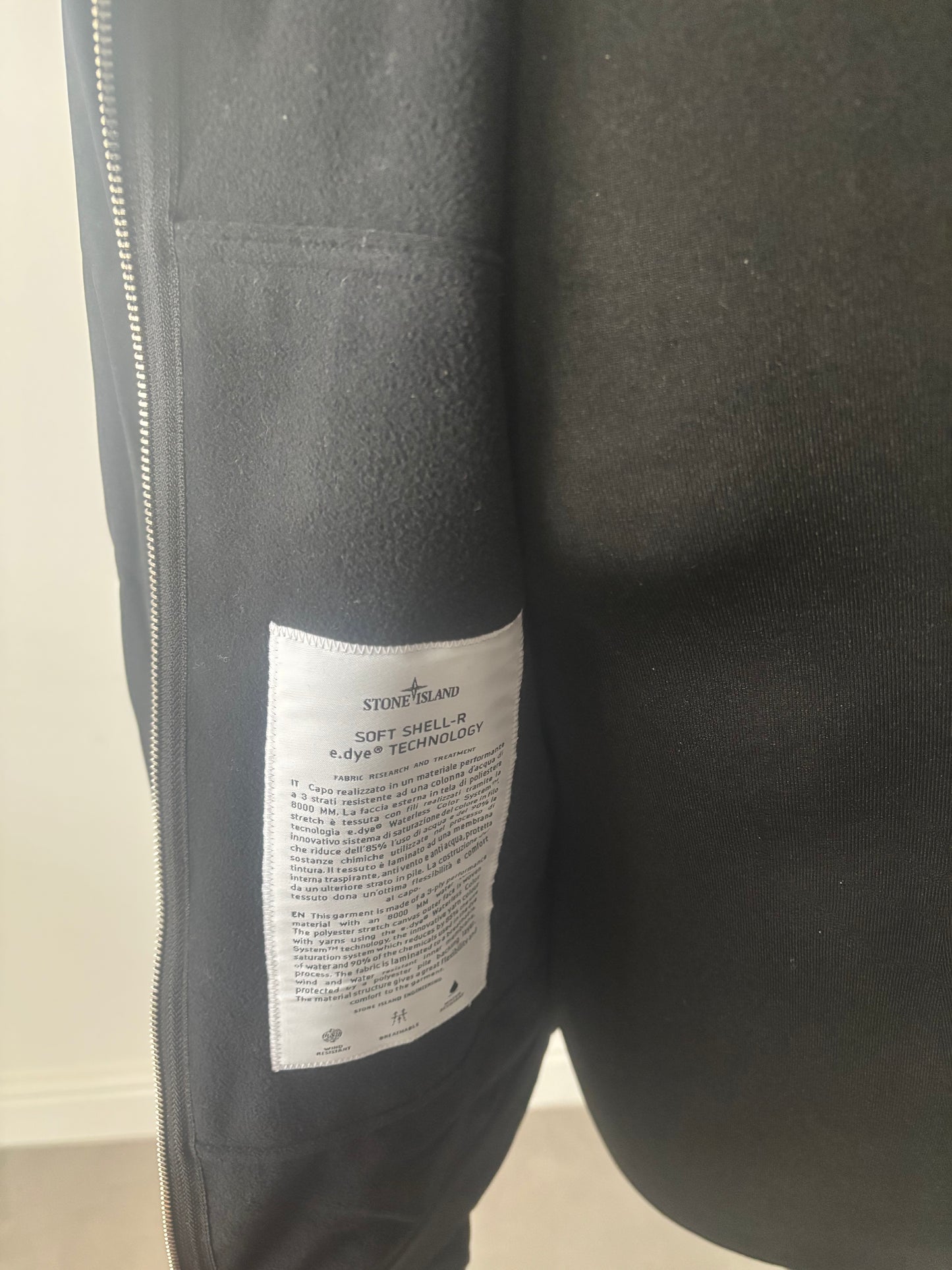 Stone Island Soft Shell-R e.dye Technology (Black)