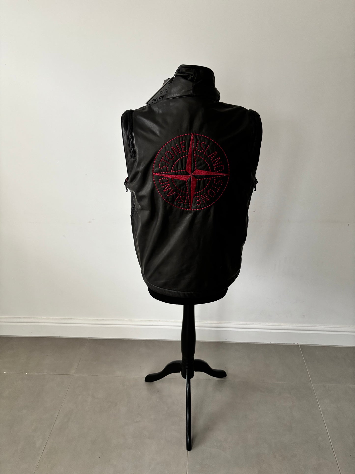 Stone Island Permanent Water Repeller Gore-Tex Infinium Soft Linen Shell (Black)
