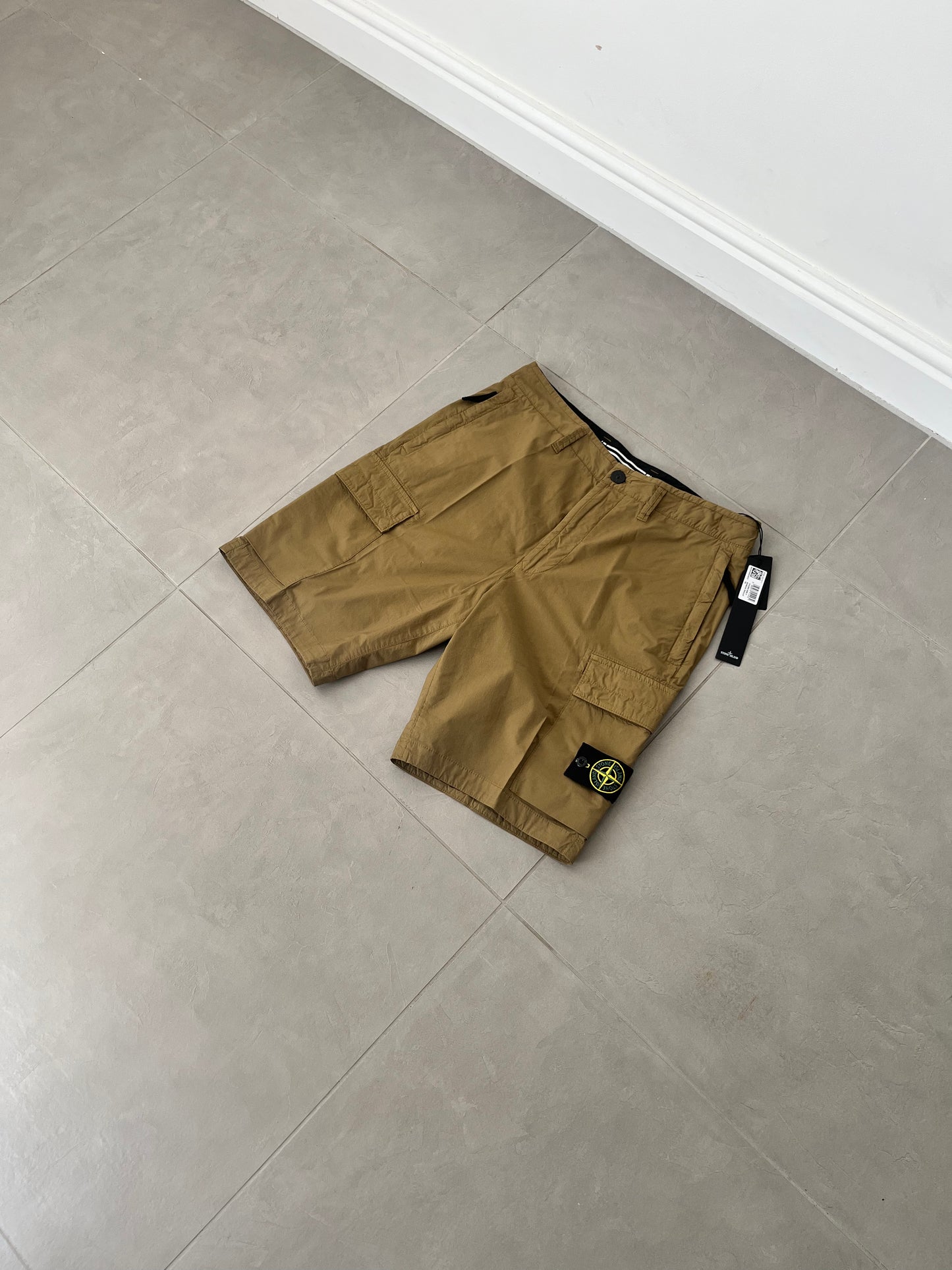 Stone Island Cargo Bermuda Shorts In Light Stretch Cotton Canvas (Dark Beige)