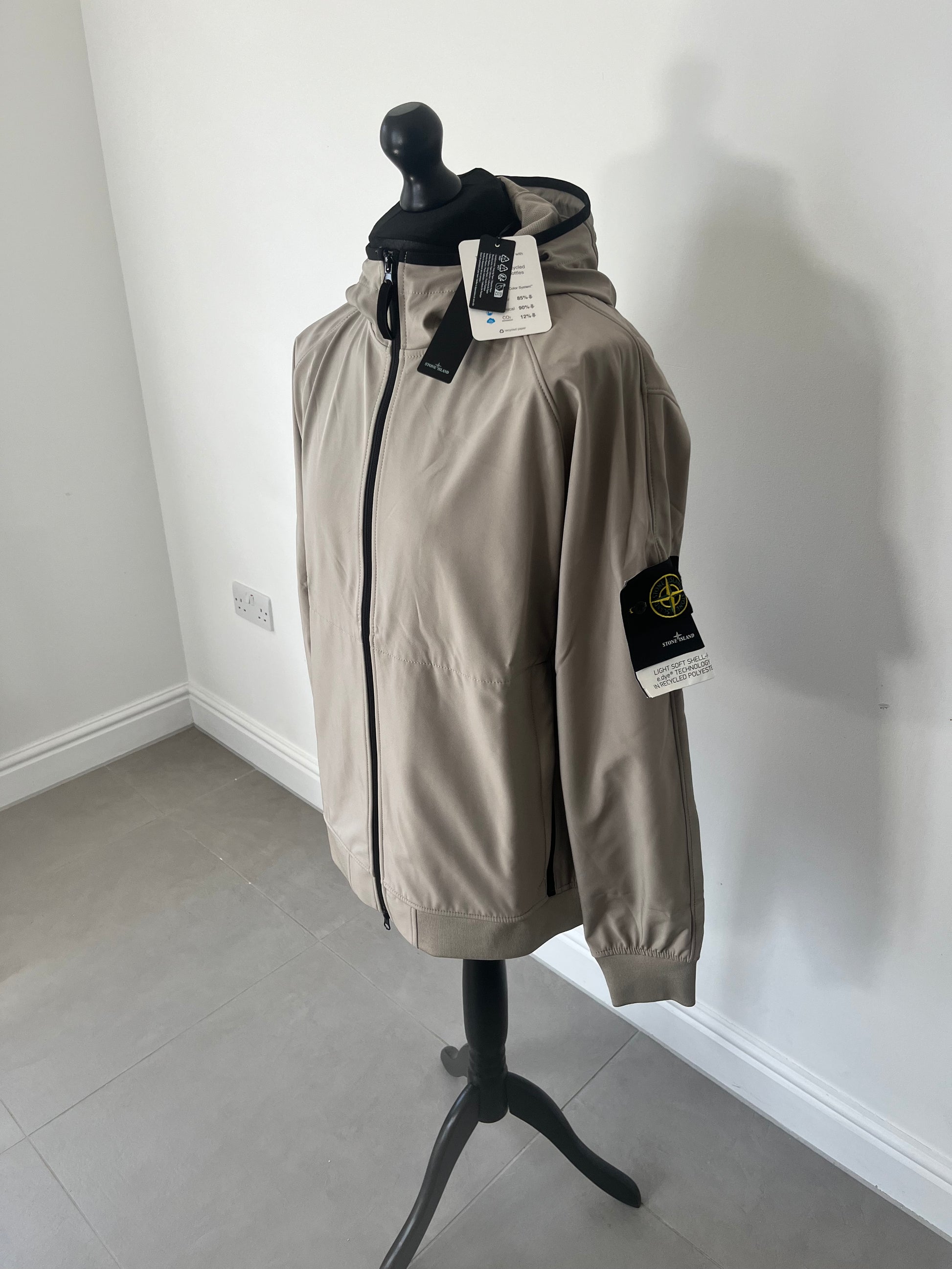 Stone Island Light Soft Shell-R e.dye Technology In Recycled Polyester ...