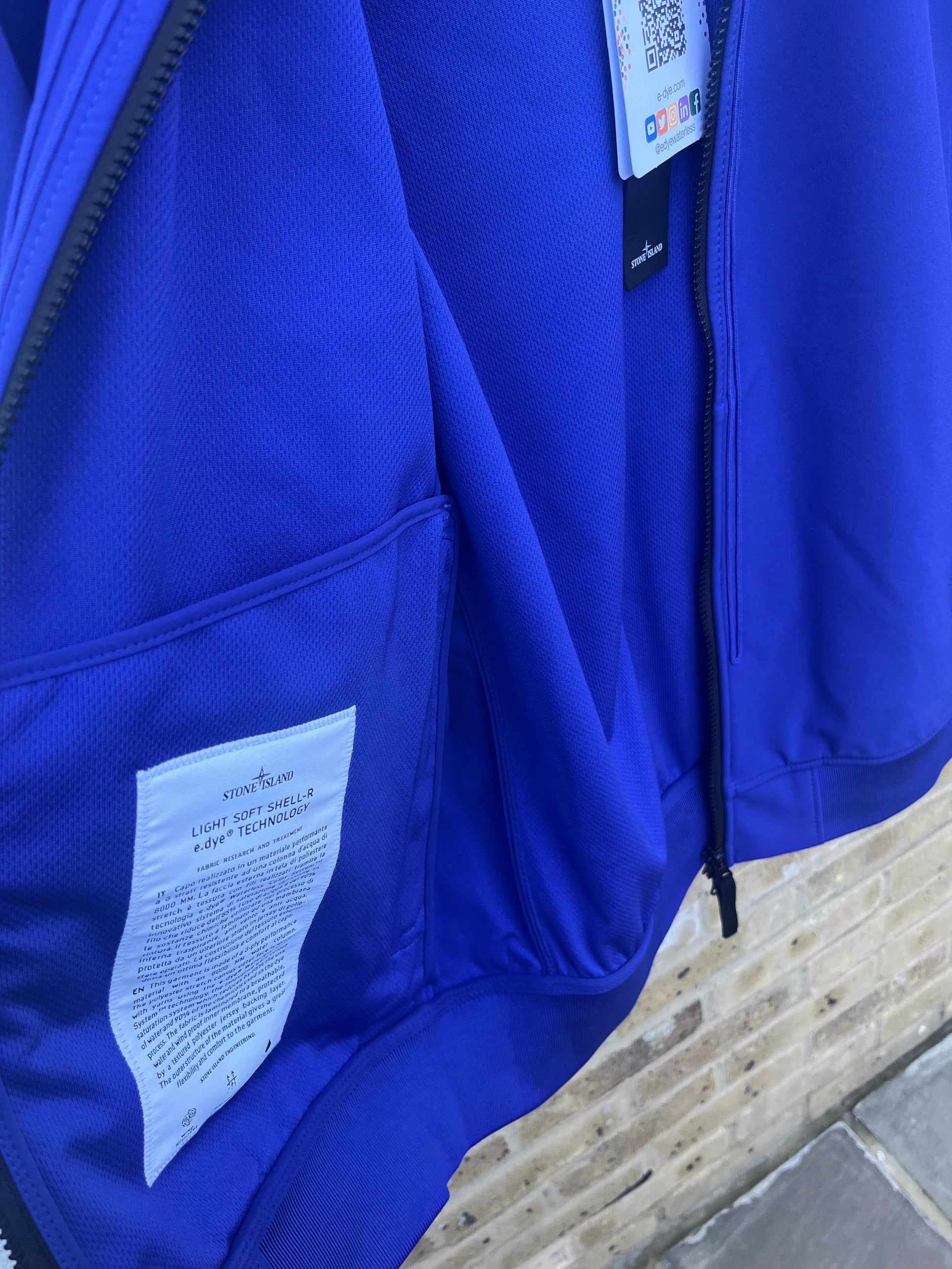 STONE ISLAND: Light Soft Shell-r_e.dye® technology jacket - Blue