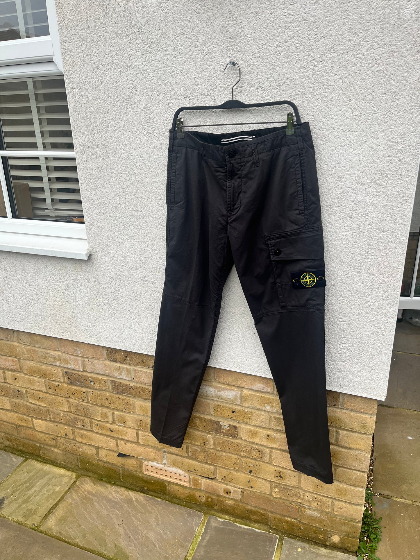 Stone Island Single Pocket Gabardine Cargo Pants (Charcoal)