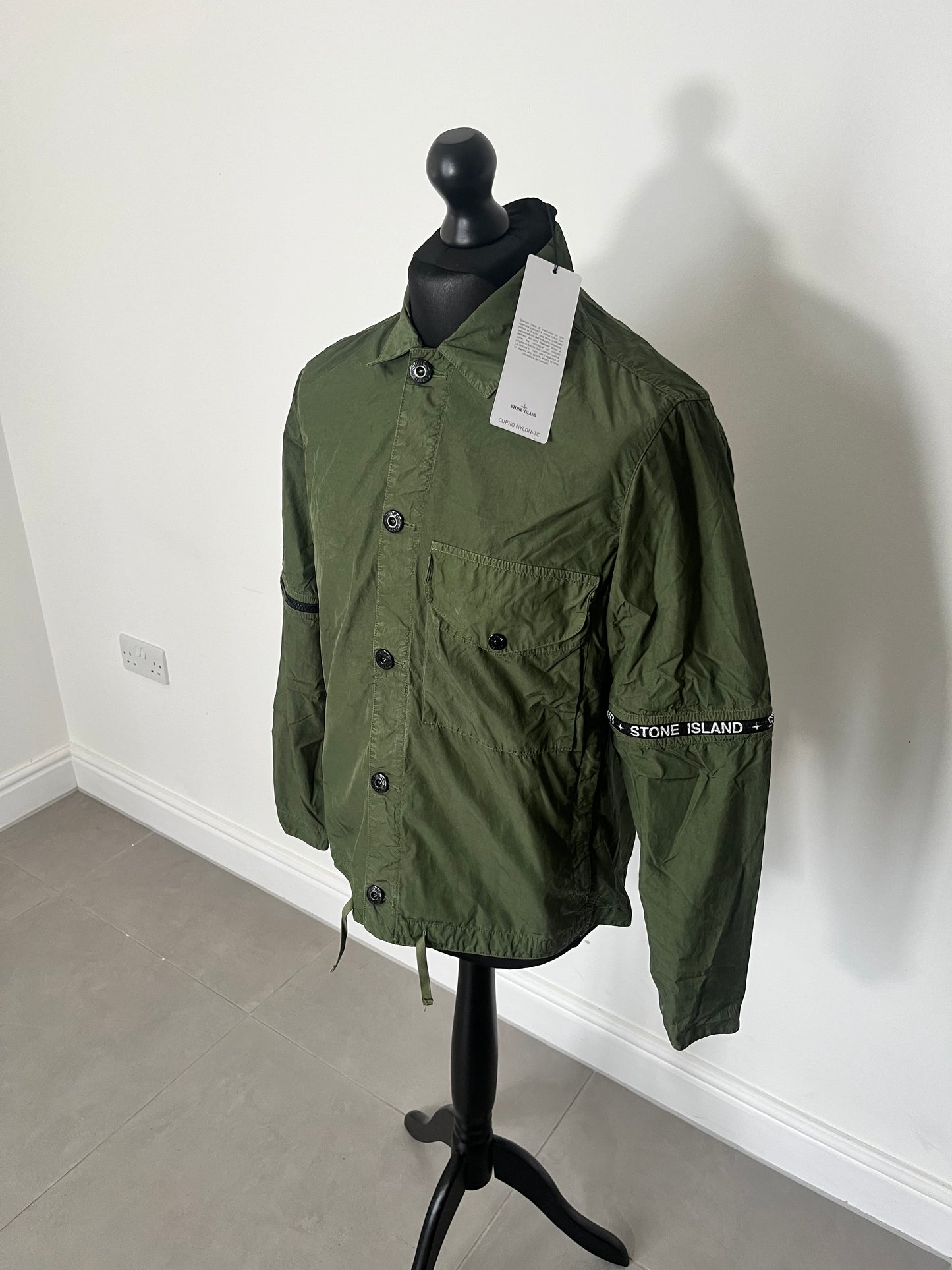Stone Island Detachable-Sleeves Logo-Trim Shell Jacket (Olive)