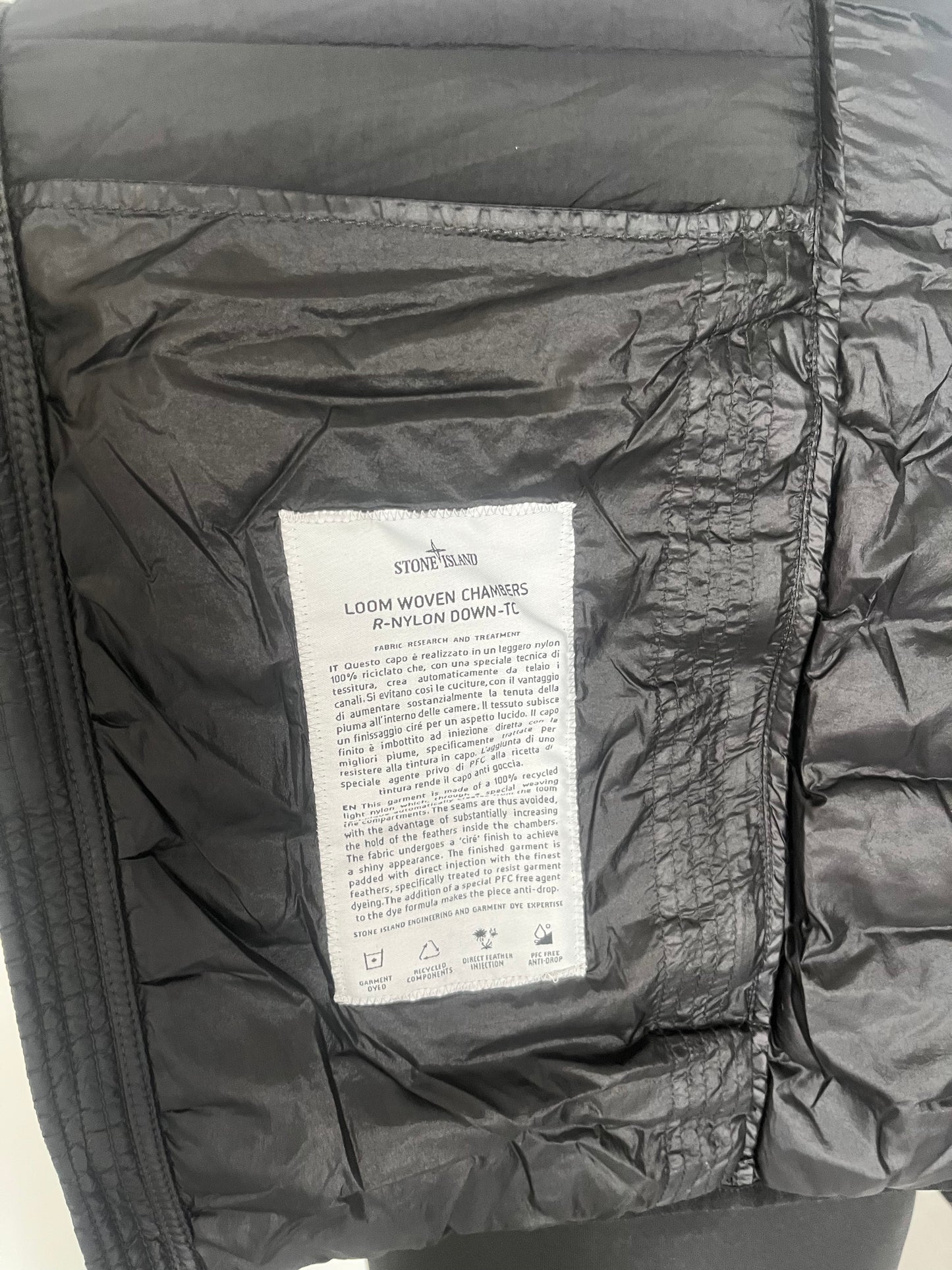 Stone Island Loom Woven Chambers R-Nylon Down-TC (Black)